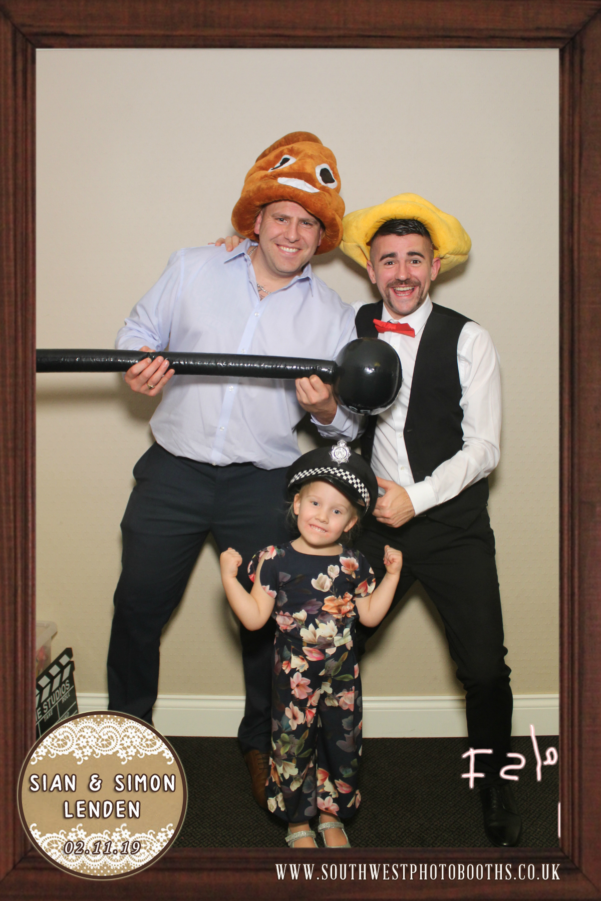 Sian and Simon Lenden | View more photos from the event at gallery.southwestphotobooths.co.uk/u/SWPB/Sian-and-Simon-Lenden